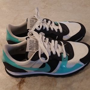 Nike V-Love O.X.